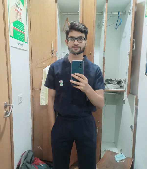 Dr. ओजसवी साहल, फ़िज़ियोथेरेपिस्ट · BPT